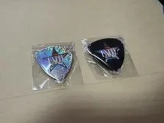 B'z UNITE 2 ガチャガチャ ピック ピンバッジ 新品未開封 2種セットのサムネイル