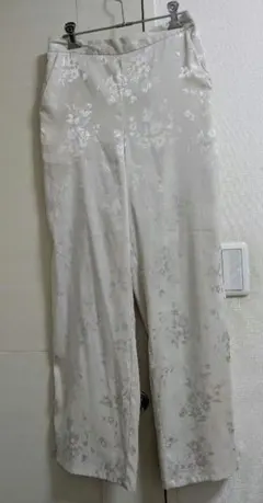美品★GU ジャガード織 花柄ワイドパンツ L アイボリー 光沢 上品 高見え
