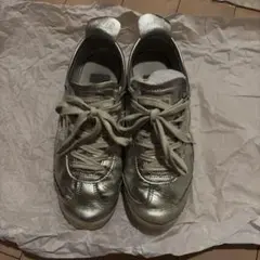Onitsuka Tiger メタリックシルバー スニーカー