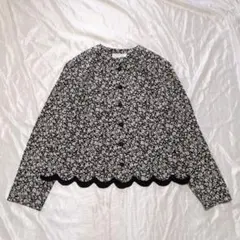 SOFRIEZE 小花柄 ノーカラージャケット スカラップ 裾 ショート丈 上品