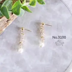 No.3100　ジルコニアビジューフラワーとパール　ピアス/イヤリング