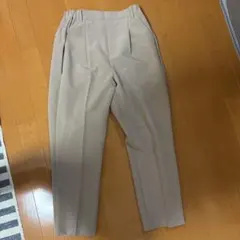ベージュ プリーツ入り カジュアルパンツのサムネイル