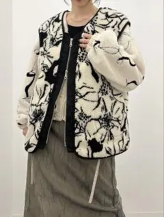 【新品タグ付き】RADIATE ボアベスト アイボリー・ブラック 花柄