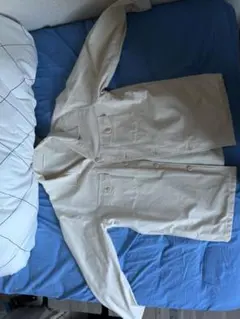 ベージュ ボタン付きシャツジャケット