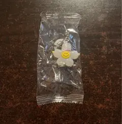 truz ガチャガチャ　めじるしアクセサリー