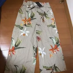 【新品タグ付き】ZARA WOMAN 花柄ワイドパンツ Sサイズ