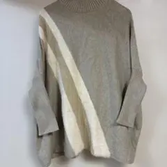グレー ストライプ ハイネックニット