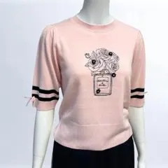 花瓶と花刺繍のピンク半袖ニット 丸首 2611008 スーパービューティ 新作のサムネイル