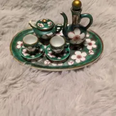 綺麗な緑のティーセット陶器　　ミニチュア