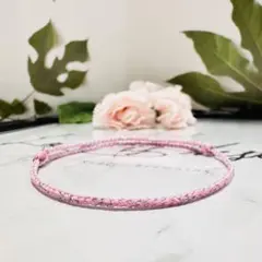 【送料無料】手編みミサンガ　ブレスレット　細身　ピンク(銀線入り)