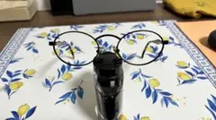 DKNYラウンドメガネ ブラックメタルフレーム