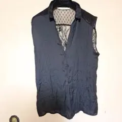 背面レースブラウス