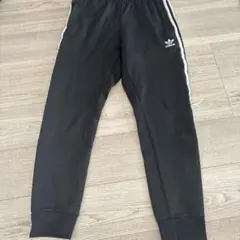 美品adidas 黒ジャージパンツ 3本ラインレディース