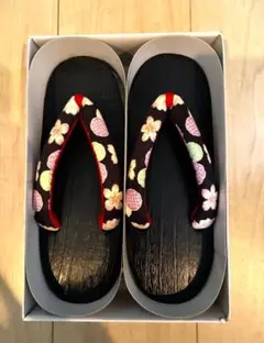 花柄鼻緒の黒い草履、箱あり　新品未使用 23.5-24.5cm