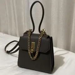 CHARLES & KEITH トラペーズバッグ パドロック付 ショルダーバッグ