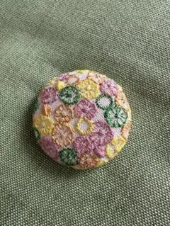 ミナペルホネン　ハギレ　花柄刺繍ピンバッジ　ハンドメイド sky full