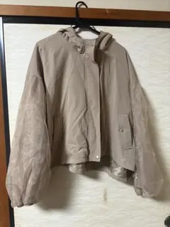 ベージュ フード付き マウンテンパーカー