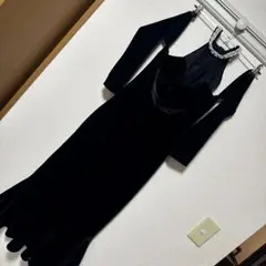 黒いベルベットのナイトドレス