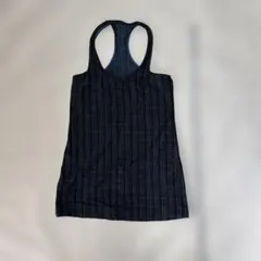 ルルレモン　タンクトップ　伸縮素材