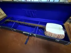【希少材】津軽三味線 珍品 銘木 縞黒檀 硬質棹 太棹 仮継 糸巻 ケース 希少材】津軽三味線 珍品 銘木 縞黒檀 硬質棹 太棹 仮継 糸巻 ケース