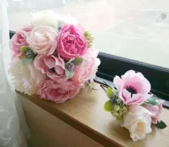 ピンクと白の可愛いラウンドブーケ