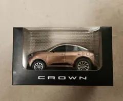 【TOYOTA】 CROWNプルバックカーミニカー ゴールドメタリックツートーンのサムネイル
