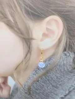 ノンアレルギー✧︎.*揺れる球体ピアス✧︎.*ガラスストーン入り✧︎.*