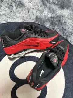 NIKE SHOX R4ブラック レッド スニーカー
