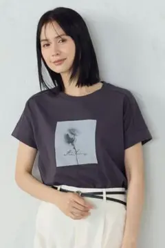 COMME CA ISM 完売品 フォトプリントTシャツ チャコール　Lサイズのサムネイル