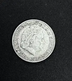 M1390【オランダ 1グルデン銀貨 1957年 ユリアナ女王】旧貨幣 - メルカリ