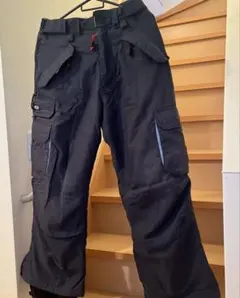 ネイビー スノーボードパンツ 多機能ポケット付き