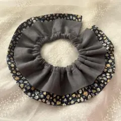 ハンドメイドベビースタイ　花柄　グレー