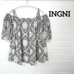 【新品同様】INGNI イング　オフショルダー　スクエア　バンダナ柄　フリル袖