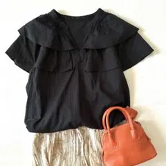 ADORE - 美品 アドーア リネン混 スキッパーヨークブラウス フレアスリーブ ブラック38 アドーア リネン混 スキッパー ブラウス ピンタック フレアスリーブ 黒