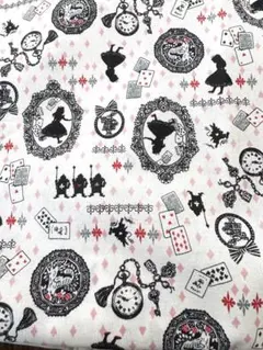 不思議の国のアリス　シーチング生地　ホワイト系　2m