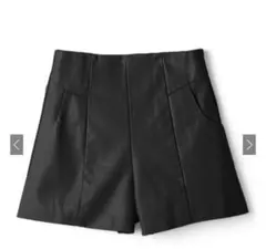 レザーショートパンツ