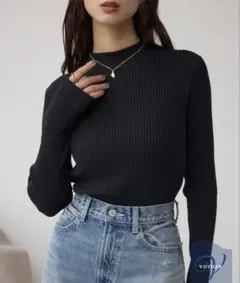 VENUSハイネックリブニット　Mサイズ