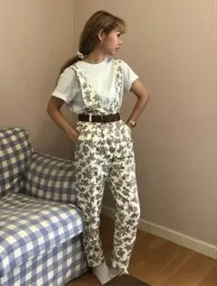 【最終値下げ！】tostalgic clothingフローラルロンパースのサムネイル