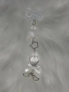 Ａ）クリア　ホワイト　白　ビーズチャーム　ビーズキーホルダー　ハート　リボン