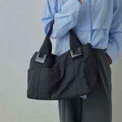 【美品】ear PAPILLONNER 樹脂パーツトートバッグMサイズ 黒