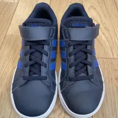 adidas 黒/青 スニーカー ベルクロストラップ付き 19cm