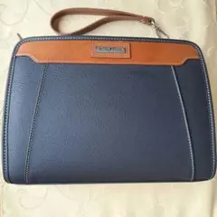 ダークブルー‥ クラッチバッグ ストラップ付き