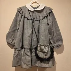 チェック柄フリルワンピースとバッグ 110