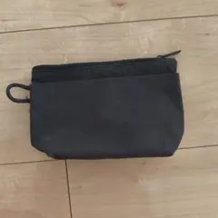 黒のナイロンポーチ 内ポケット付き