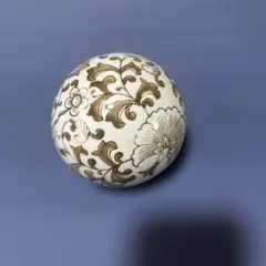 陶磁器製 球体オブジェ 唐草花文様のサムネイル