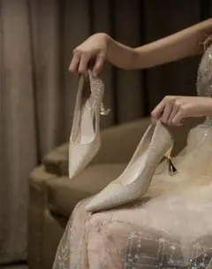 【新品未使用】ベージュ グリッター パンプス 37 JPN23.5cm