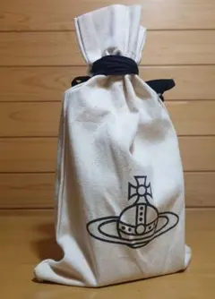 ヴィヴィアン・ウエストウッド　小型空箱BOX2個＆巾着袋（白）1つ　中古品セット
