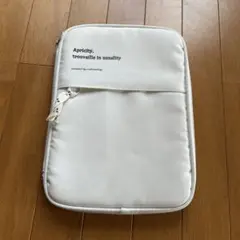 タブレットケース　11インチ　オフホワイト　可愛い