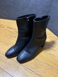 黒レザー ジッパーブーツ 中ヒール