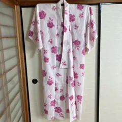 白にピンク　薔薇柄の浴衣